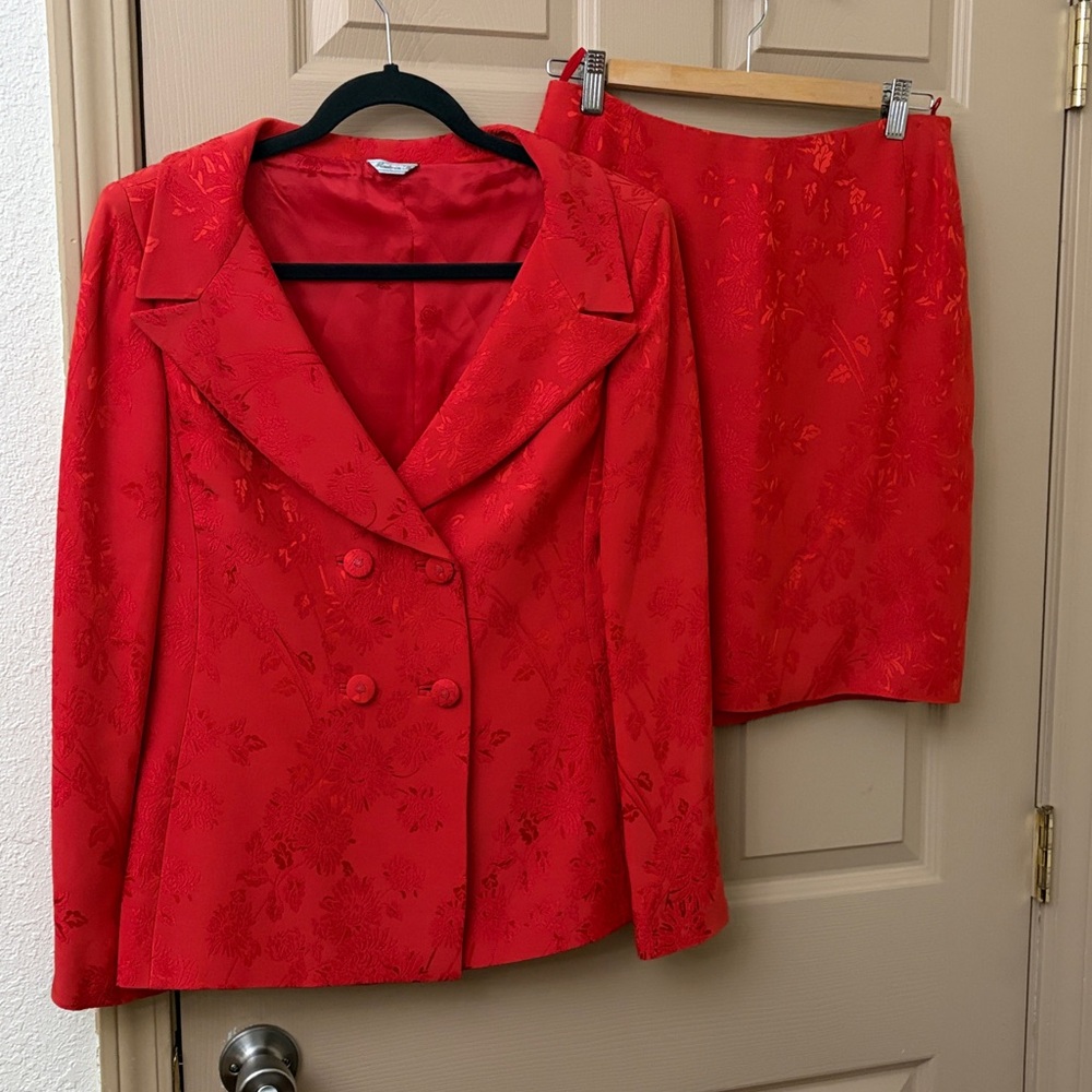 RARE GIANNI VERSACE Couture vintage FROM 1973 Red skirt suit. Holidays